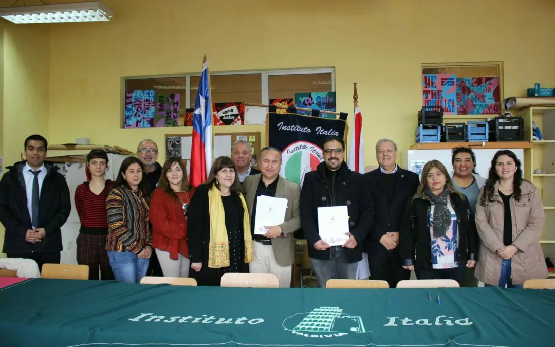 FACEA UACh e Instituto Italia de Valdivia firmaron acuerdo para promover formación ciudadana y patrimonio regional