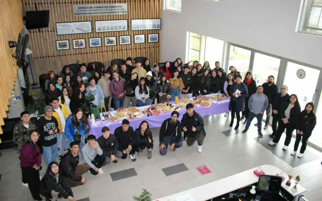 Estudiantes de Turismo realizaron tradicional ceremonia de apadrinamiento a sus compañeros/as de Primer Año