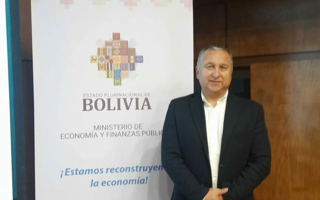 Decano de FACEA capacitó a funcionarios del Ministerio de Economía y Finanzas Públicas de Bolivia